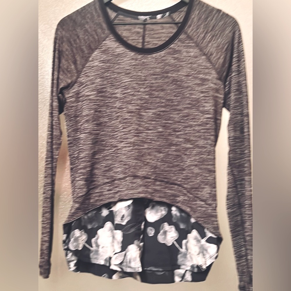 Lululemon LS Gray top w/Floral undershirt bottom, Like New size 6